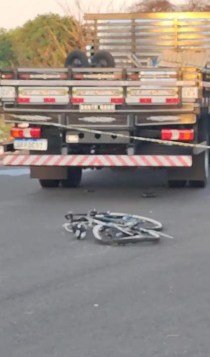Foto 2 de 2 — Morre jovem ciclista que sofreu acidente com caminhão em Araraquara